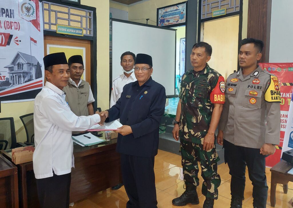 Foto: Pelantikan PAW BPD Lamusung