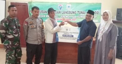 Foto: Penyerahan BLT Pemdes Dasan Anyar, Jereweh.