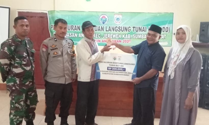Foto: Penyerahan BLT Pemdes Dasan Anyar, Jereweh.