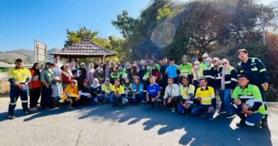 Foto: Bersih Lingkungan Desa Maluk