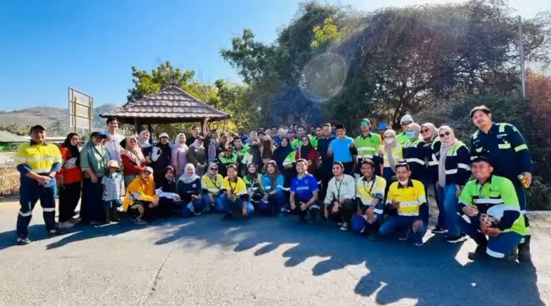 Foto: Bersih Lingkungan Desa Maluk