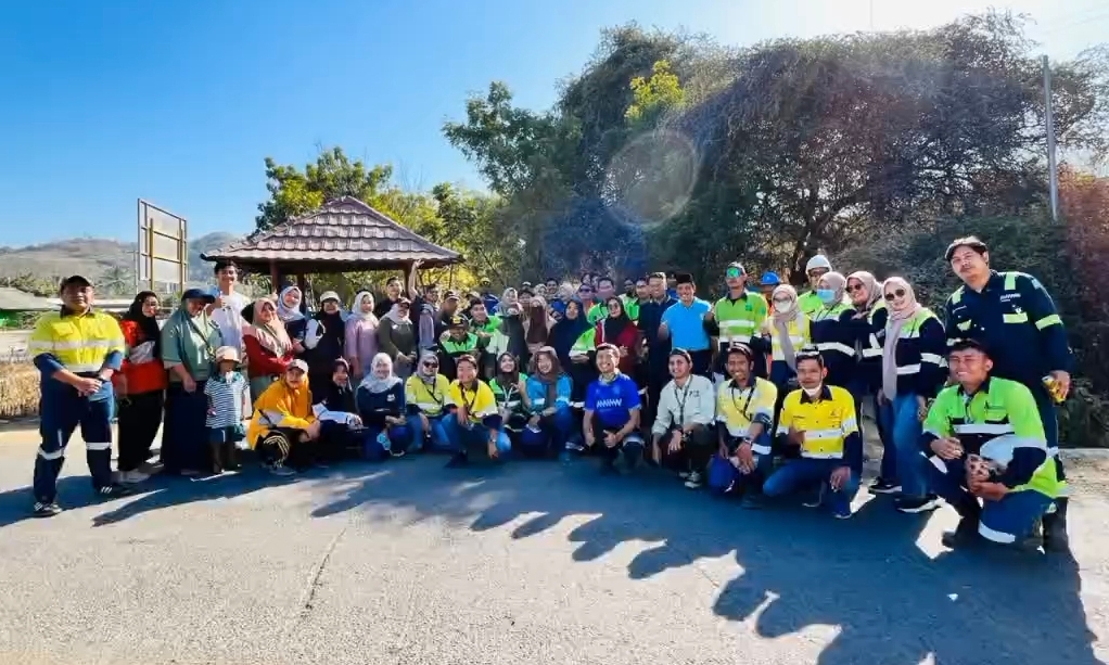 Foto: Bersih Lingkungan Desa Maluk