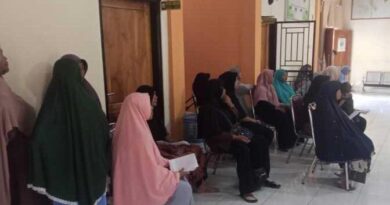 Foto: Penyerahan 597 sak beras bantuan pangan kepada 199 KPM oleh Pemdes Dasan.