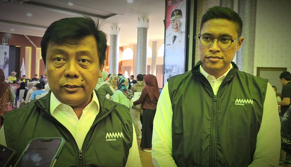 Foto: Bupati KSB, H. Amar Nurmansyah (kiri) bersama Vice President Policy & Permitting and Social Impact AMMAN, Priyo Pramono (kanan). (dok. Media KSB)