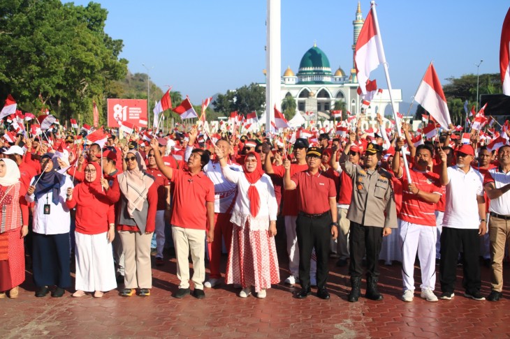 Foto: Gerakan Pembagian Bendera Merah Putih Tahun 2026, Sumbawa Barat (dok. Bale Rungan)