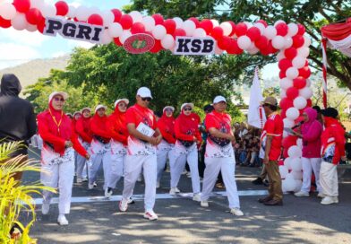 Foto: Lomba gerak jalan tepat waktu PGRI KSB 2026. (dok. Media KSB)