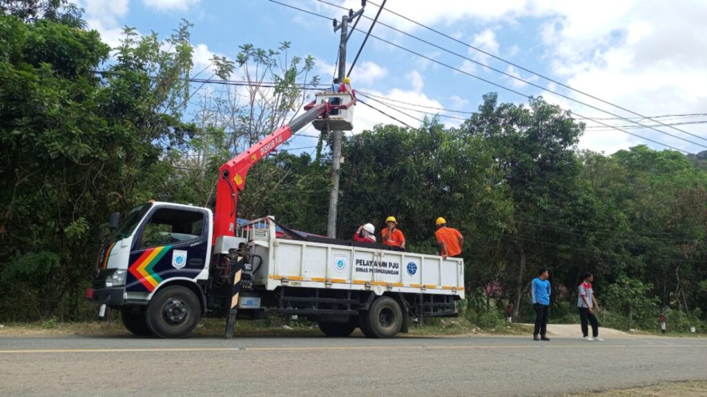 Foto: Perbaikan PJU Pakirum, Dishub KSB