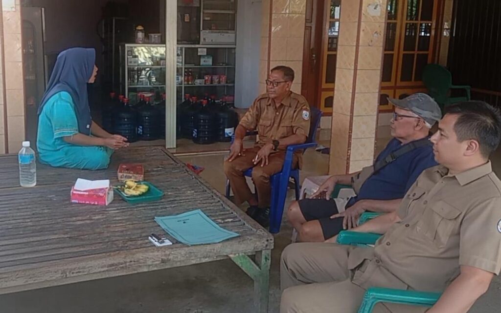 Foto: Sidak LPG pangkalan UD. Dua Putri di Dusun Aina, Desa Meraran, Seteluk oleh tim Diskoperindag KSB