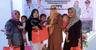Foto: Wabup KSB, Hj. Hanipah, saat memimpin Intervensi Serentak Percepatan Pencegahan dan Penurunan Stunting (P3S) di Kecamatan Seteluk dan Poto Tano. (dok. Bale Rungan)