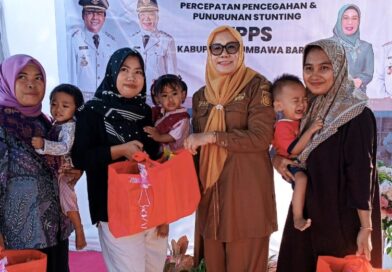 Foto: Wabup KSB, Hj. Hanipah, saat memimpin Intervensi Serentak Percepatan Pencegahan dan Penurunan Stunting (P3S) di Kecamatan Seteluk dan Poto Tano. (dok. Bale Rungan)