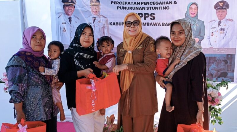 Foto: Wabup KSB, Hj. Hanipah, saat memimpin Intervensi Serentak Percepatan Pencegahan dan Penurunan Stunting (P3S) di Kecamatan Seteluk dan Poto Tano. (dok. Bale Rungan)