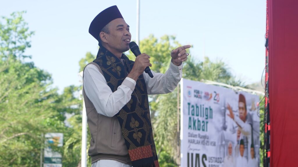 Foto: stadz Prof. Dr. H. Abdul Somad, Lc., M.A. (UAS) menyampaikan Tausyiah Akbar di Sumbawa Barat. (dok. Prokopim Sumbawa Barat)