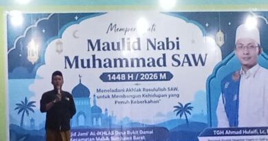 Foto: Kepala Desa Bukit Damai, Suwardi, dalam acara Peringatan Maulid.