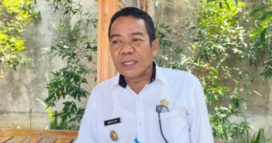 Foto: Camat Poto Tano, Muhlis. (dok. Media KSB)