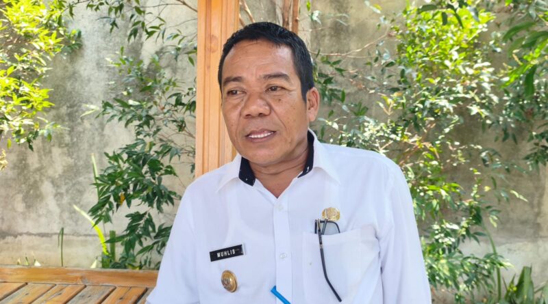 Foto: Camat Poto Tano, Muhlis. (dok. Media KSB)