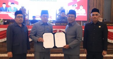 Foto: Penandatanganan nota kesepakatan KUA-PPAS APBD 2027 dan penetapan perubahan Propemperda 2026. (dok. PPID Sumbawa Barat)