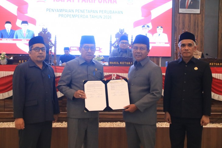 Foto: Penandatanganan nota kesepakatan KUA-PPAS APBD 2027 dan penetapan perubahan Propemperda 2026. (dok. PPID Sumbawa Barat)