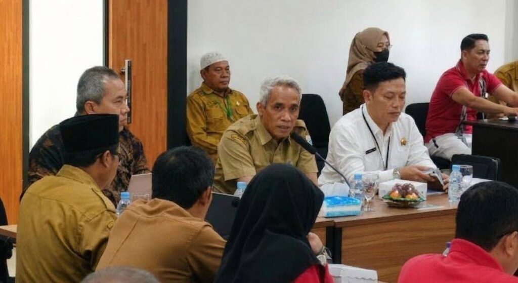 Foto: Pembahasan lintas instansi RTRW KSB. (dok. PPID Sumbawa Barat)
