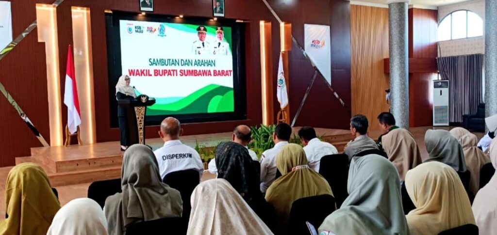 Foto: abup saat memberikan pengarahan dalam pembekalan Tim Kerja STBM.