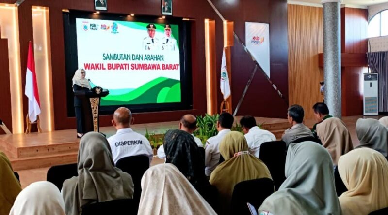 Foto: abup saat memberikan pengarahan dalam pembekalan Tim Kerja STBM.