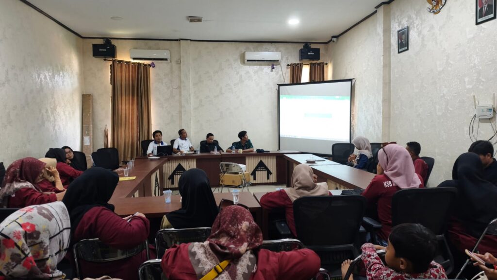 Foto: Rapat verivikasi data Disperkim KSB bersama AGR (dok. Media KSB)