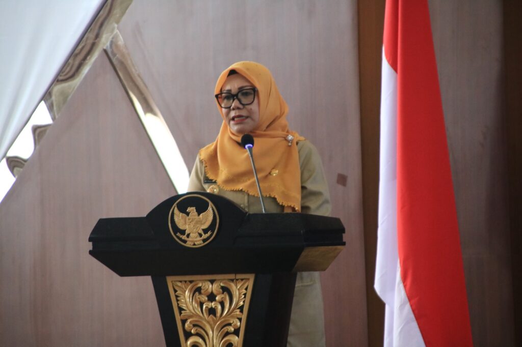 MEDIAKSB - Wakil Bupati Sumbawa Barat, Hanipa, saat menyampaikan sambutan dalam acara Seminar Parenting di Graha Fitrah, Selasa (29/09/2026)(Foto: PPID Utama Sumbawa Barat)