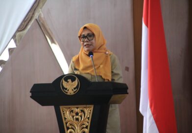 MEDIAKSB - Wakil Bupati Sumbawa Barat, Hanipa, saat menyampaikan sambutan dalam acara Seminar Parenting di Graha Fitrah, Selasa (29/09/2026)(Foto: PPID Utama Sumbawa Barat)