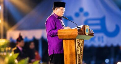 MEDIAKSB - Camat Seteluk, M. Ikhwan (Foto: Kantor Kecamatan Seteluk)