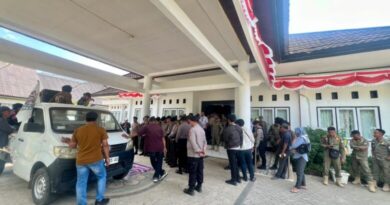 MEDIAKSB - Unjuk rasa FPT di depan kantor Dinkes KSB, Jumat (09/10/2026) (Foto: Andini/NTBSatu)