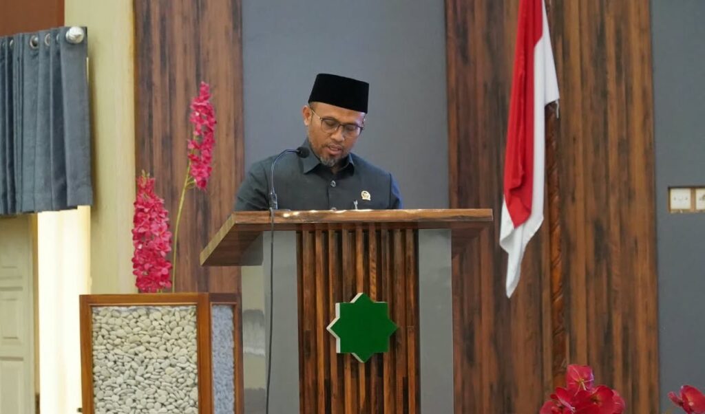 MEDIAKSB - Juru bicara Fraksi PKS, Muhammad Rizyal saat membacakan pandangan umum fraksi, Rabu (14/10/2026) (Foto: DPRD KSB)