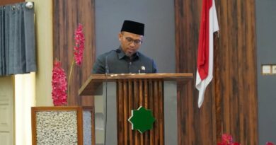 MEDIAKSB - Juru bicara Fraksi PKS, Muhammad Rizyal saat membacakan pandangan umum fraksi, Rabu (14/10/2026) (Foto: DPRD KSB)