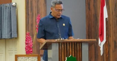 MEDIAKSB - Juru bicara Fraksi PAN, Iwan Irawan Marhalim saat menyampaikan pandangan umum fraksi, Rabu (14/10/2026) (Foto: DPRD KSB)