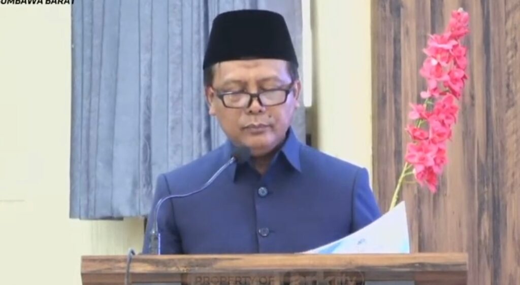 MEDIAKSB - Bupati KSB, H. Amar Nurmansyah, S.T., M.Si. dalam agenda Paripurna DPRD KSB jawaban bupati atas pemandangan umum fraksi, Jumat (16/10/2026) (Foto: YT. Arkifm)
