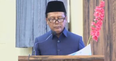 MEDIAKSB - Bupati KSB, H. Amar Nurmansyah, S.T., M.Si. dalam agenda Paripurna DPRD KSB jawaban bupati atas pemandangan umum fraksi, Jumat (16/10/2026) (Foto: YT. Arkifm)
