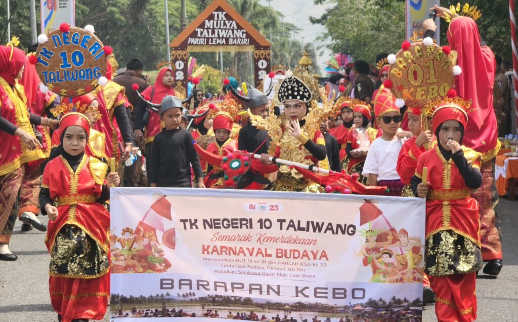 MEDIAKSB - Penampilan salah satu peserta Lomba Karnaval KSB 2026 (Foto: Imam Fauzan)