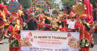 MEDIAKSB - Penampilan salah satu peserta Lomba Karnaval KSB 2026 (Foto: Imam Fauzan)