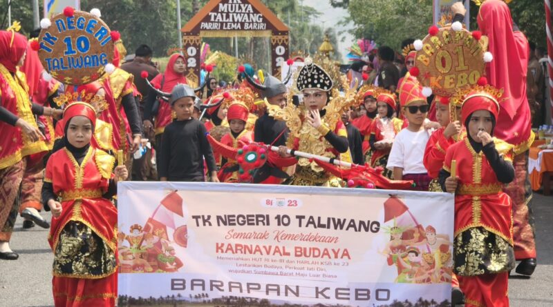MEDIAKSB - Penampilan salah satu peserta Lomba Karnaval KSB 2026 (Foto: Imam Fauzan)