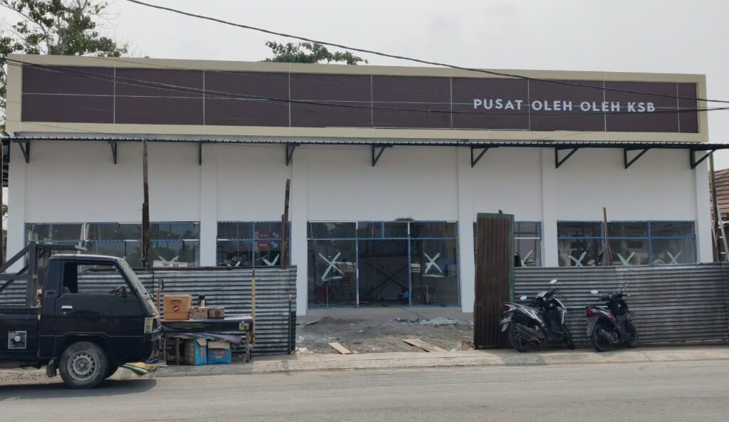 MEDIAKSB - Wujud gedung baru Pusat Oleh-Oleh KSB di Taliwang, Kamis (29/10/2026) (Foto: Imam Fauzan/MEDIAKSB)