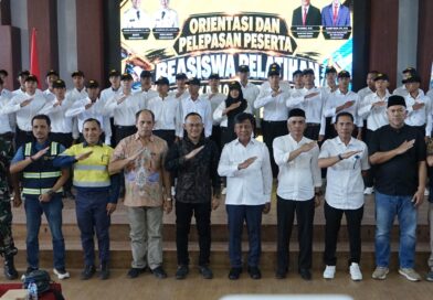 MEDIAKSB - Pelepasan penerima Beasiswa Pelatihan Mekanik dan Operator Alat Berat ke UT School, Jumat (02/09/2026) (Foto: Prokopim KSB)