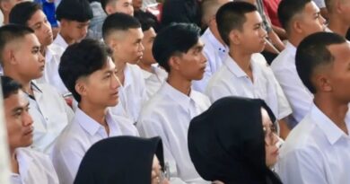 MEDIAKSB - Pelepasan 50 calon pekerja KSB. (Foto: Andini NTB Satu)
