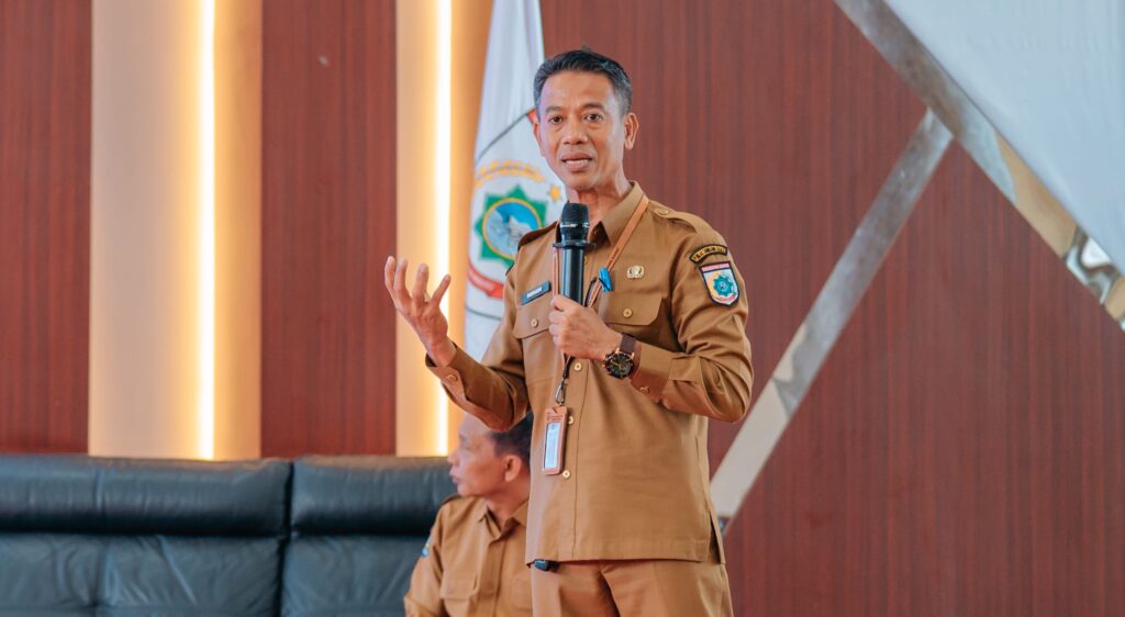 MEDIAKSB - Kepala Bappeda KSB, Suhadi dalam Orientasi RKPD 2028 di Gedung Graha Praja Setda Sumbawa Barat, Senin (12/10/2026) (Foto: Bappeda KSB)