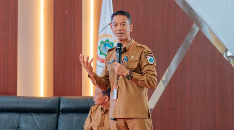 MEDIAKSB - Kepala Bappeda KSB, Suhadi dalam Orientasi RKPD 2028 di Gedung Graha Praja Setda Sumbawa Barat, Senin (12/10/2026) (Foto: Bappeda KSB)